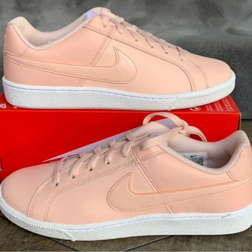 Nike Women's Peach Sneakers